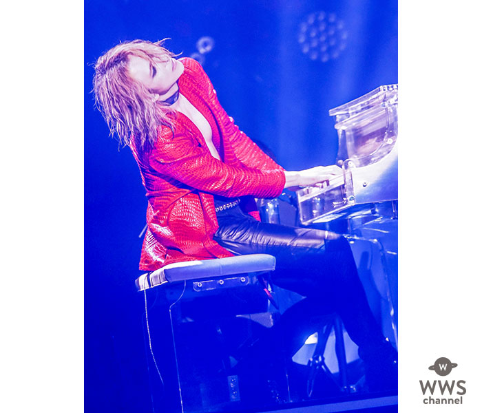 YOSHIKI、ディナーショー中にファンとの触れ合いで右手首靭帯の状態悪化