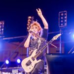 ゴールデンボンバーがヒット曲『女々しくて』で、花火打ち上げのカウントダウンを成功させる！＜2019 神宮外苑花火大会＞