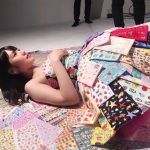 道重さゆみ、私物シールコレクションに囲まれたオフショット公開！「やっと！ちゃんと！ファイリングし直しました」