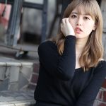 竹内舞がクールな表情で登場！「目標は武道館でライブをすること。女優としても確立していきたい。」
