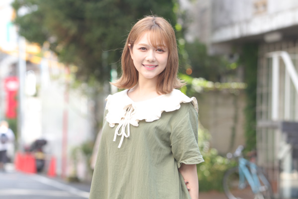 【写真特集】村重杏奈(HKT48)がツインプラネットに本契約で満面の笑顔で登場！