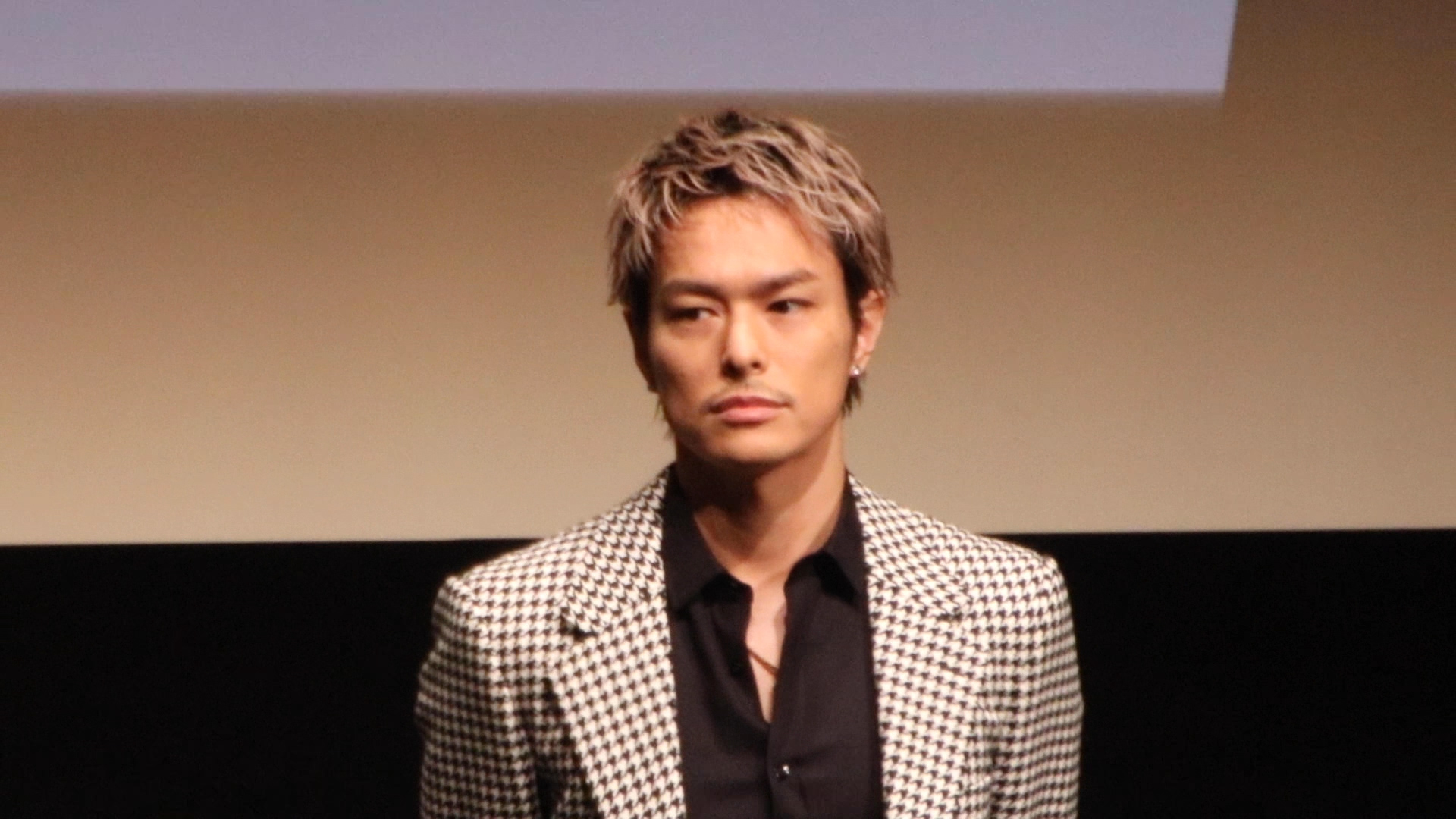 【動画】三代目JSB・今市隆二、初演技で30テイク！映画『その瞬間、僕は泣きたくなった -CINEMA FIGHTERS project-』舞台挨拶に登壇！＜第32回東京国際映画祭＞