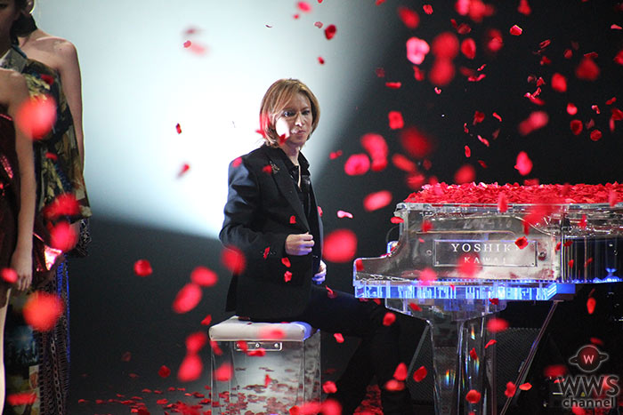 X JAPAN・YOSHIKIが名曲『ROSA』に合わせてピアノ演奏を披露！着物ブランド「YOSHIKIMONO」ファッションショー開催！＜Rakuten Fashion Week TOKYO 2020 S/S＞