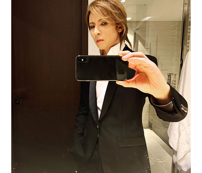 X JAPAN YOSHIKI、リハーサルの合間にチャリティーイベントへ！「どこの国の王子様でしょうか」と歓喜の声も