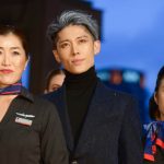 MIYAVIがアメリカン航空アテンダントらと「第32回東京国際映画祭」レッドカーペットに登場！