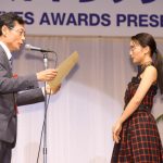女優・岡田結実「メガネが、小さい頃から大好き」！芸能界部門で「第32回 日本 メガネ ベストドレッサー賞」受賞！