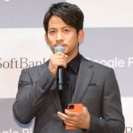 V6・岡田准一、「携帯の新しい時代が始まる」！ソフトバンク新型スマホ「Google Pixel 4」の感想語る