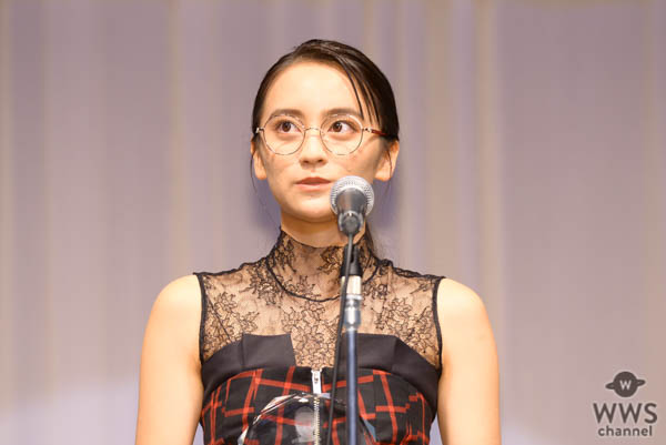 女優・岡田結実「メガネが、小さい頃から大好き」！芸能界部門で「第32回 日本 メガネ ベストドレッサー賞」受賞！