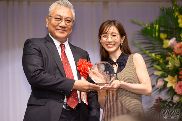 フリーアナウンサー田中みな実が「第32回 日本 メガネ ベスト ドレッサー賞」特別賞を受賞！「ファッションの一部としても楽しんでいます」