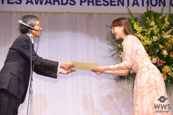 トリンドル玲奈「自分に似合うサングラスを見つけて楽しみたい」！サングラス部門（女性）で「第32回 日本 メガネ ベストドレッサー賞」受賞