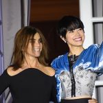 【動画】森星が鮮やかなブルーのトップスにパンツスタイルで登場！＜harper by Harper's BAZAAR×CR Japan 1周年パーティ＞