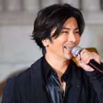 【動画】武田真治がブラックな装いで登場！「会場の雰囲気から察するに服を着た自分にそれほど価値がない」＜harper by Harper's BAZAAR×CR Japan 1周年パーティ＞