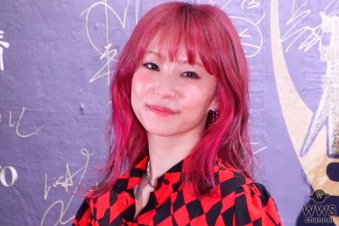 LiSAが微博主催アワードのレッドカーペットに登場！