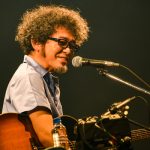 【ライブレポート】奥田民生がCOUNTDOWN JAPAN 19/20初日に登場。ギターと水割りを手に、マイペースなソロパフォーマンスを披露！