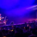 【ライブレポート】奥田民生がCOUNTDOWN JAPAN 19/20初日に登場。ギターと水割りを手に、マイペースなソロパフォーマンスを披露！