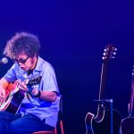 【ライブレポート】奥田民生がCOUNTDOWN JAPAN 19/20初日に登場。ギターと水割りを手に、マイペースなソロパフォーマンスを披露！