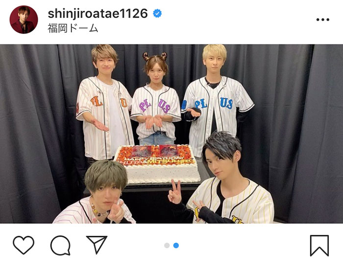 AAAドームツアーがセミファイナル！末吉秀太、日高光啓のバースデーケーキを囲んだ集合ショットが公開に