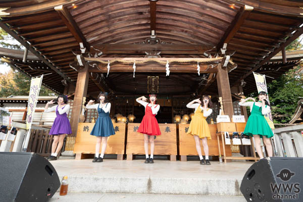 まねきケチャが東京・調布市の布多天神社で特別ステージ！「ゲゲゲの鬼太郎」のオープニングテーマ曲を初披露！