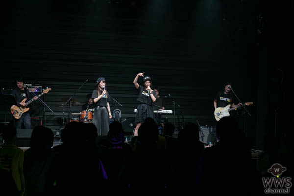 吉川友、ワンマンライブでぱいぱいでか美とラップで地元の情景を歌った新曲「都会のオンナ」を初披露！