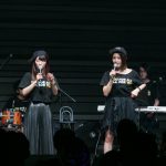 吉川友、ワンマンライブでぱいぱいでか美とラップで地元の情景を歌った新曲「都会のオンナ」を初披露！