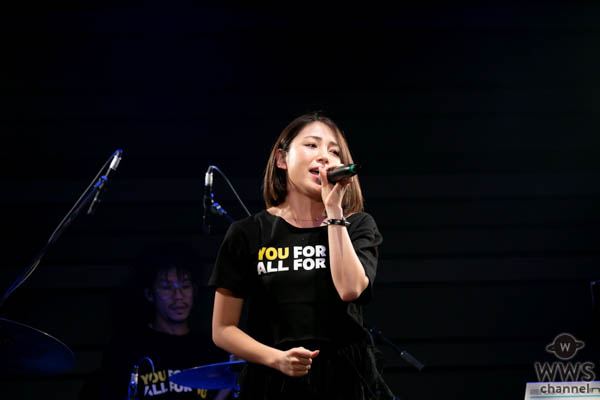 吉川友、ワンマンライブでぱいぱいでか美とラップで地元の情景を歌った新曲「都会のオンナ」を初披露！