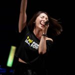 吉川友、ワンマンライブでぱいぱいでか美とラップで地元の情景を歌った新曲「都会のオンナ」を初披露！