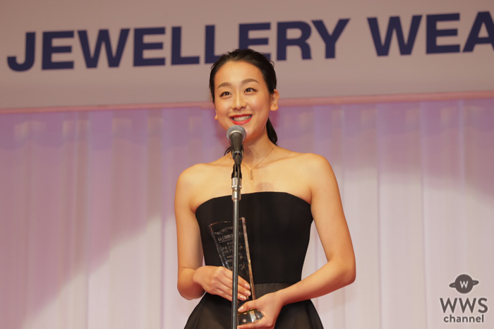 浅田真央が「第31回日本ジュエリーベストドレッサー賞」特別賞（女性）を受賞！