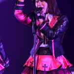 SKE48 高柳明音、狂気を纏うスロットル全開の『クロス』でTDCホールを熱狂！＜AKB48リクアワ2020＞