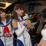 【動画】コンパニオン・亜桜みくりにサーキットクイーン・朝陽唯、萩ゆりのがインタビュー！ゴージャスなカスタムハイエースもレポート＜東京オートサロン2020＞