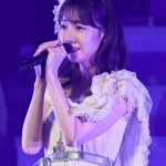 AKB48 柏木由紀、ソロ曲『夜風の仕業』で美声を響かせる＜AKB48リクアワ2020＞