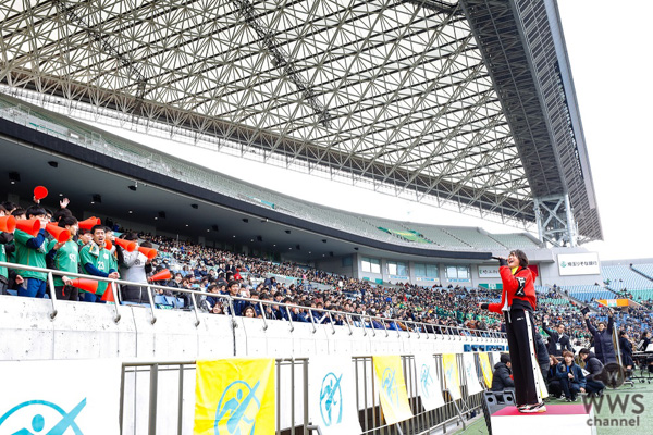 三阪咲、令和初の全国高校サッカー選手権決勝で史上初の2曲熱唱ライブ！