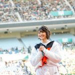 三阪咲、令和初の全国高校サッカー選手権決勝で史上初の2曲熱唱ライブ！