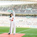 三阪咲、令和初の全国高校サッカー選手権決勝で史上初の2曲熱唱ライブ！