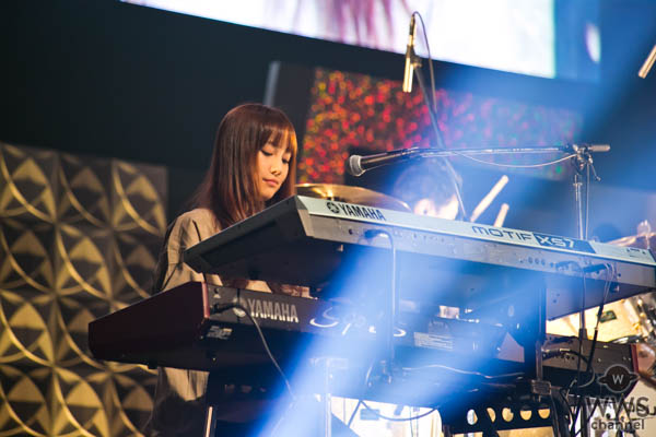 【ライブレポート】4人組ボーカルグループFirst placeが、得意のハモりで東京オートサロン2020のステージを魅了！