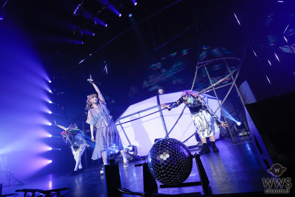 きゃりーぱみゅぱみゅ、中田ヤスタカと驚異のノンストップライブの凄み。新曲「かまいたち」と最新ツアーを発表！