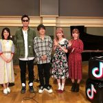 コブクロ、日本初のTikTok LIVE生配信！