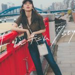 飯豊まりえ、東京の街でデニムをはきこなす「#まりえデニム7style」を公開！