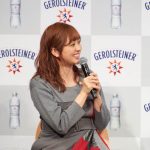 ローランド、新CMお披露目で菊地亜美の妊娠を祝福！炭酸水シャンパンタワー登場！