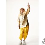 DJ KOOが金ピカ衣装でエールを送る！「今こそ日本がOne Teamに」