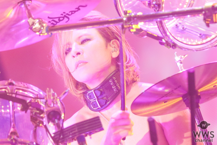 X JAPAN YOSHIKI、LAの自宅から初のセルフ生配信でフィジカルディスタンスの重要性を訴える