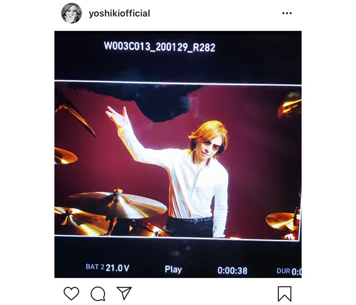 X JAPAN YOSHIKIが華麗なジャケット脱ぎ捨て動画を公開！「凄くカッコイイです」「ずーっと見ていたい」