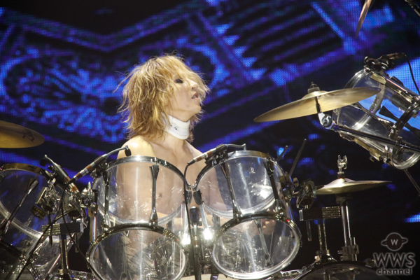 X JAPAN YOSHIKI、LAの自宅から初のセルフ生配信でフィジカルディスタンスの重要性を訴える