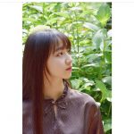 Cocomi、久々の外出先で清楚ポートレートをお届け