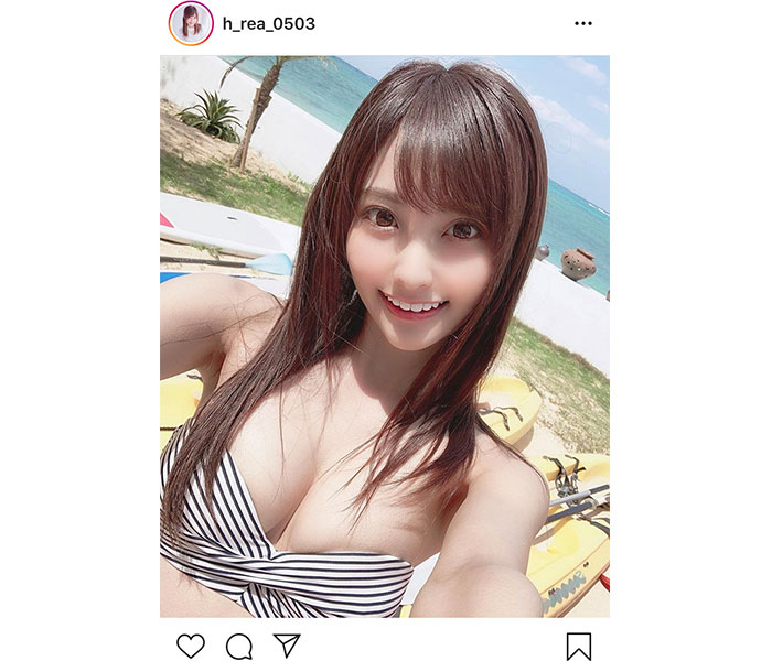 花咲れあ、海辺で美バスト披露のオフショット公開！「笑顔が眩しい」「超絶可愛いです」