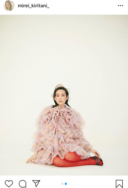 桐谷美玲、神秘のベールに包まれたファッションフォトを公開「素敵すぎる」「透明感！！！」