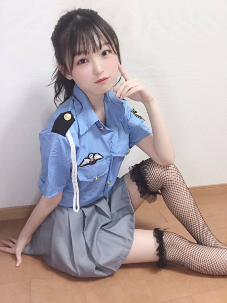 NMB48 新澤菜央、セクシーすぎる網タイツポリス写真にファン悩殺！「どんな取り調べも受けさせていただきます」