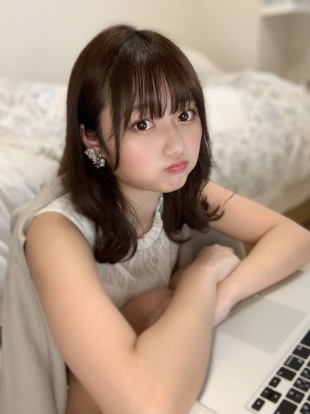 「日本一美しい女子大生」西脇萌さんが『リモート授業あるある』を投稿「下はだいたいパジャマ」