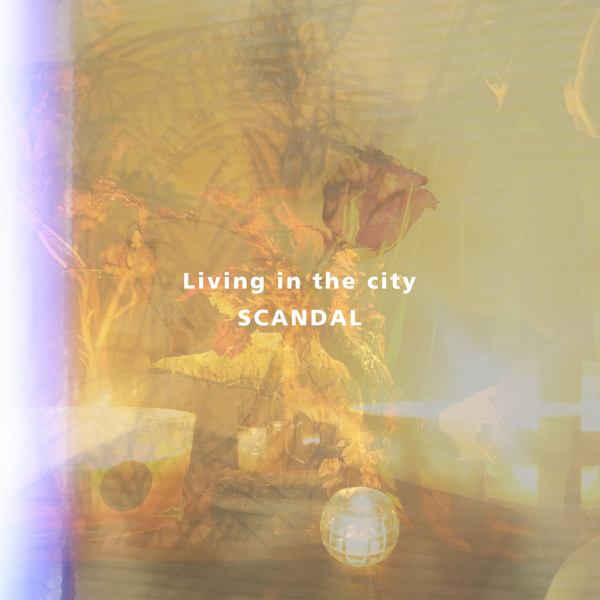 SCANDAL TOMOMIがボーカルを務める新曲「Living in the city」を宅録音源で配信