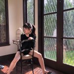 NMB48 横野すみれ、タイトセクシーな赤ビキニショットを披露「すーちゃん強すぎやろ」「もうなんか芸術的」