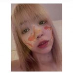 藤田ニコル、金髪＆金魚が泳ぐ自撮りショット公開「夏だ」「金髪ニコルが好き」